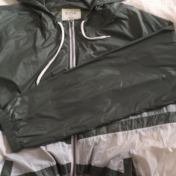 Green color block windbreaker - Picture 3 of 3
